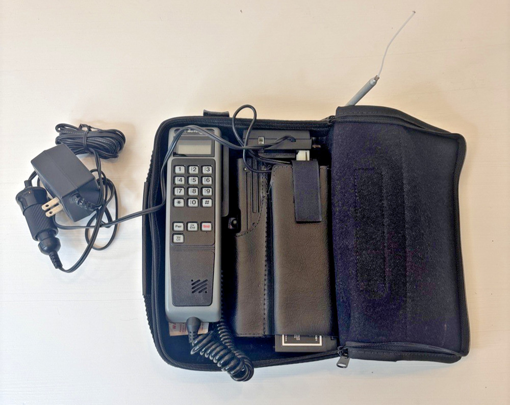 Vintage Meteor by Motorola Bag Phone Car Cellphone 1990s Retro Prop Untested